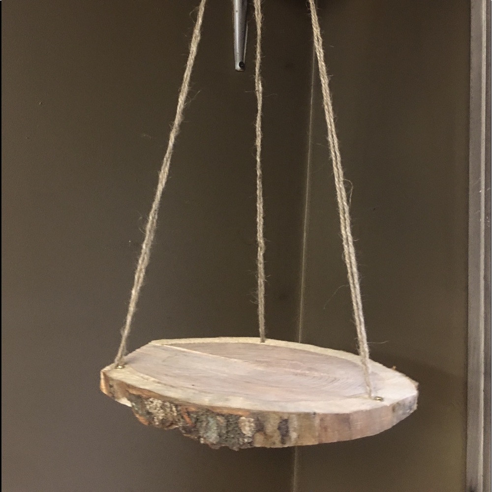 Larger sized pot/plant holder, great for the porch